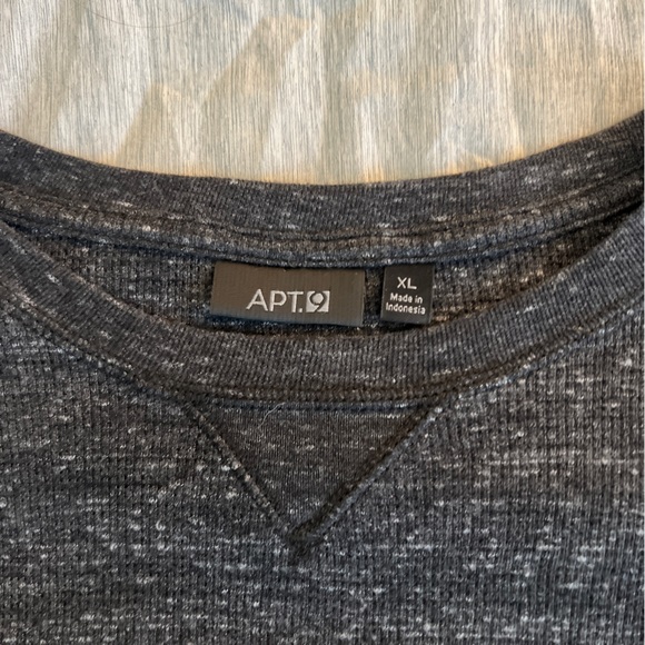 Apartment 9 long sleeve - Picture 3 of 4